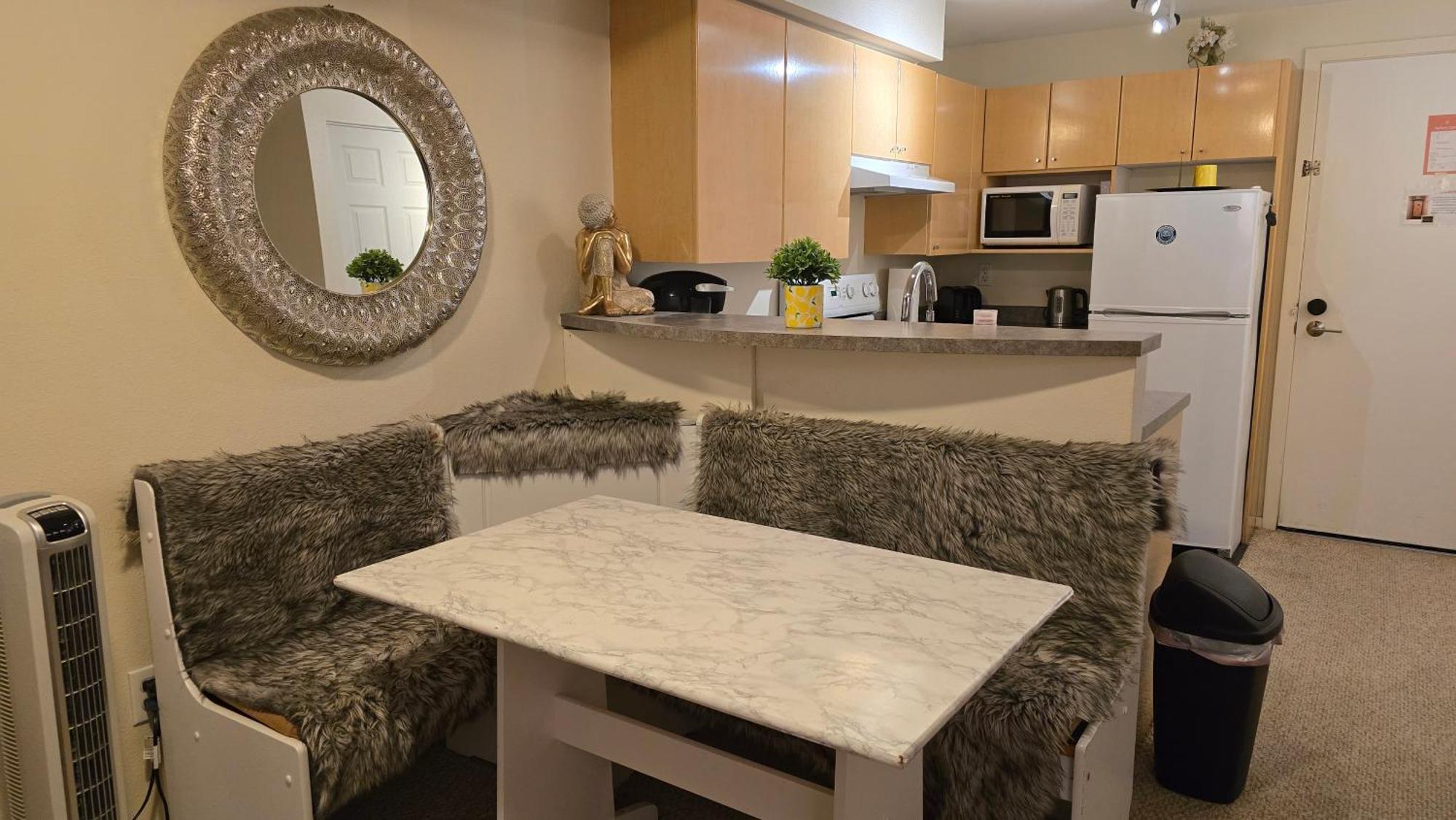 Lovely 1 Bedroom In The Heart Of Seattle! Apartment *